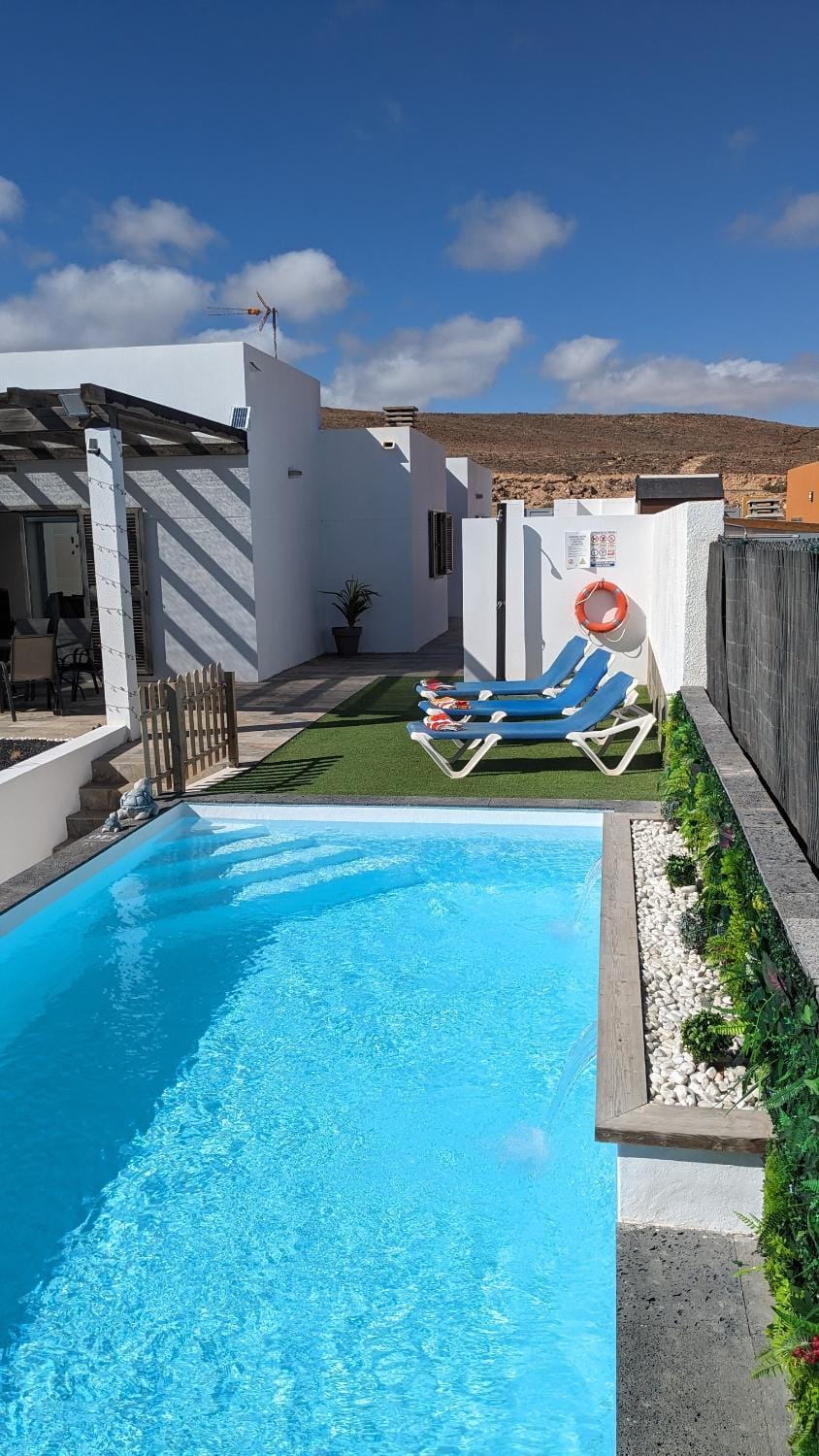 Pool view, Swimming pool, sunbed