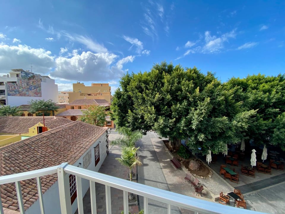 Nearby landmark, Balcony/Terrace, Landmark view