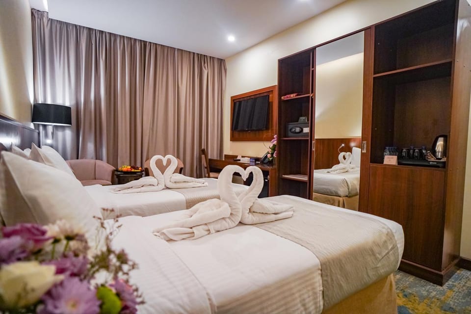 Bed, TV and multimedia, Coffee/tea facilities, Living room, Photo of the whole room, Bedroom, towels