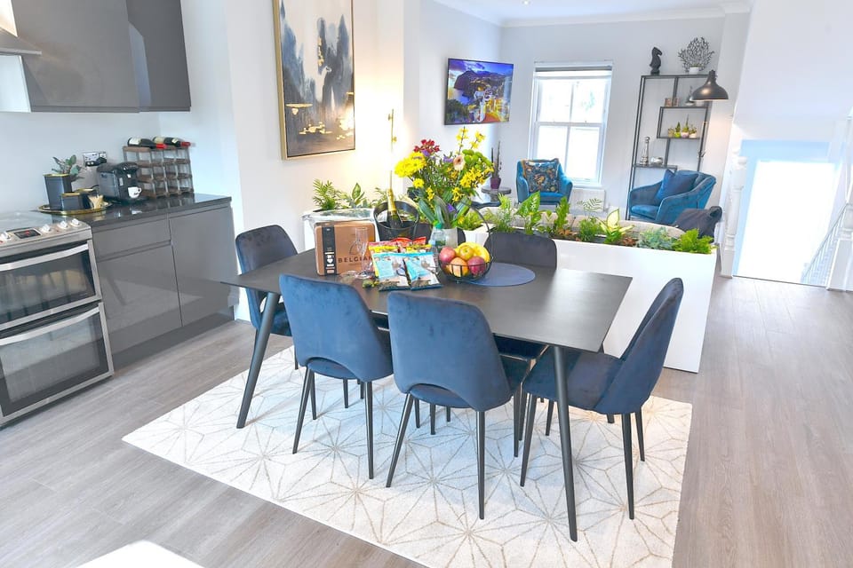 Living room, Dining area, Communal kitchen