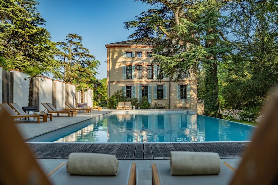 Property building, Swimming pool, Swimming pool