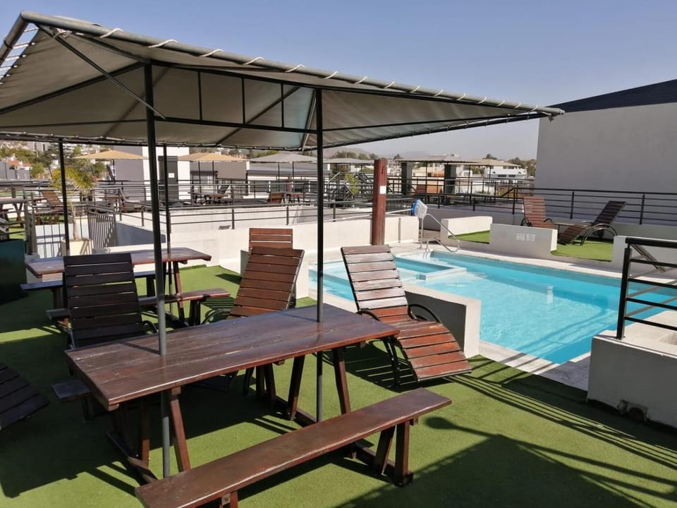Day, Swimming pool, sunbed