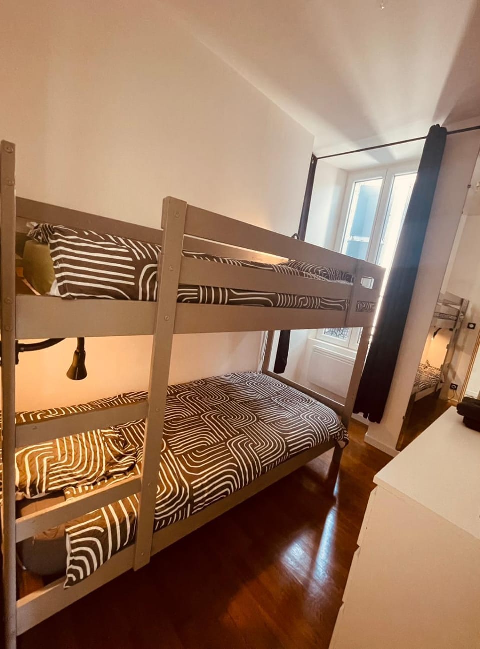 Bedroom, bunk bed