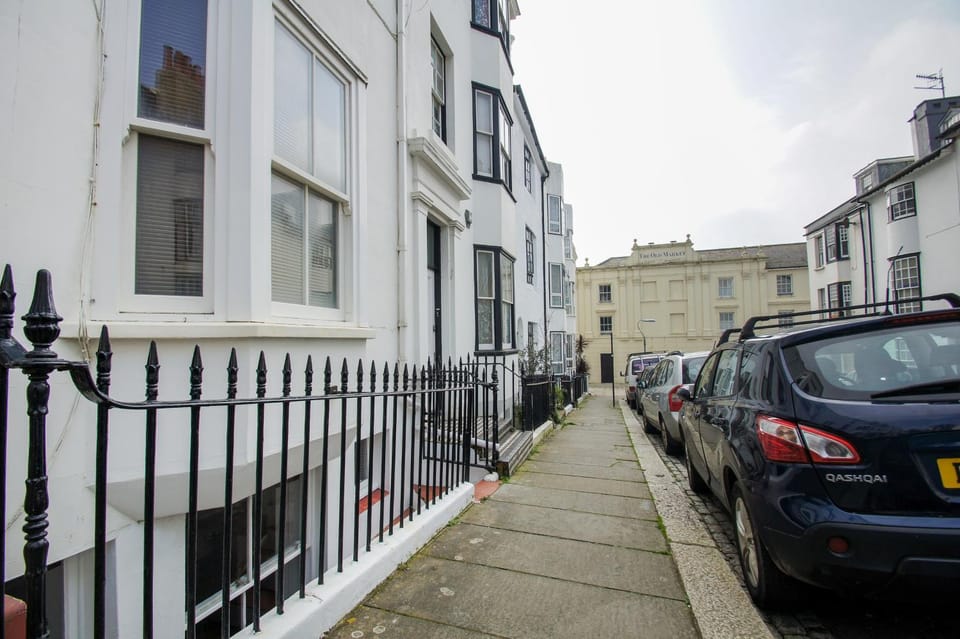 Property building, Neighbourhood, City view, Street view