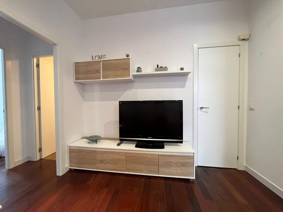 Communal lounge/ TV room, TV and multimedia, wardrobe