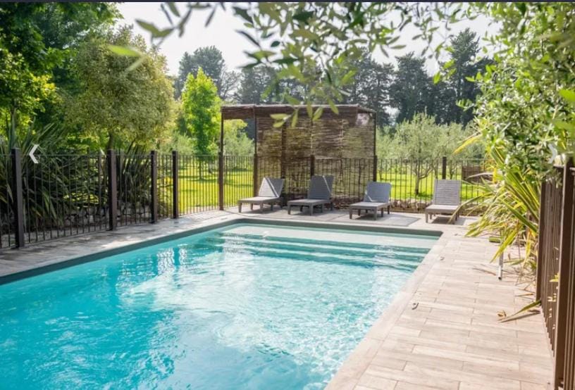 Gite du Mas de la Finière ,avec SPA intérieur House in Provence-Alpes-Côte d'Azur