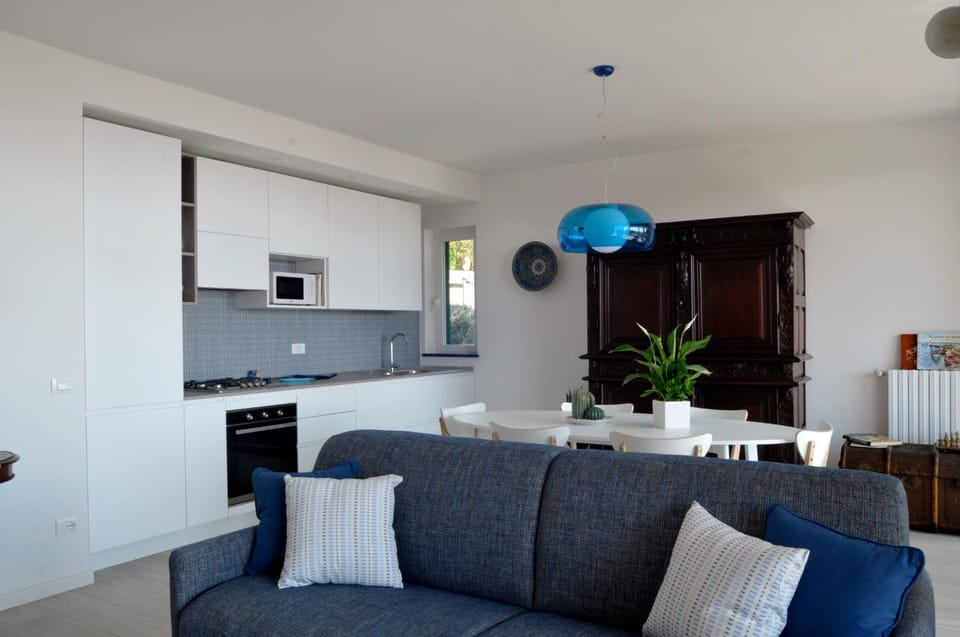 Living room, Decorative detail, Seating area, Dining area, kitchen