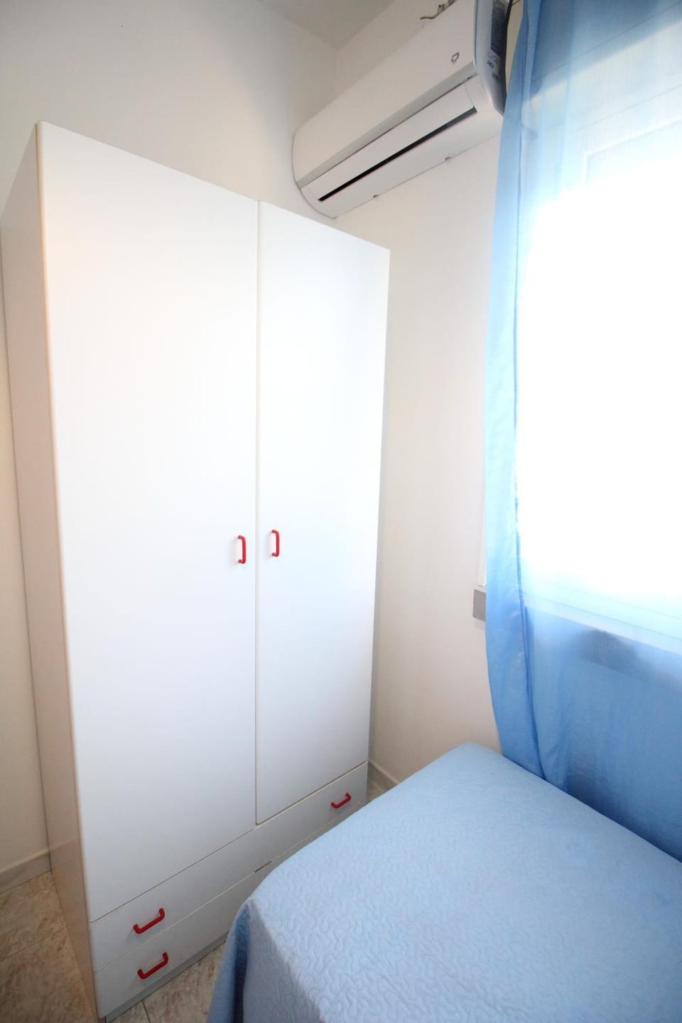 wardrobe, air conditioner