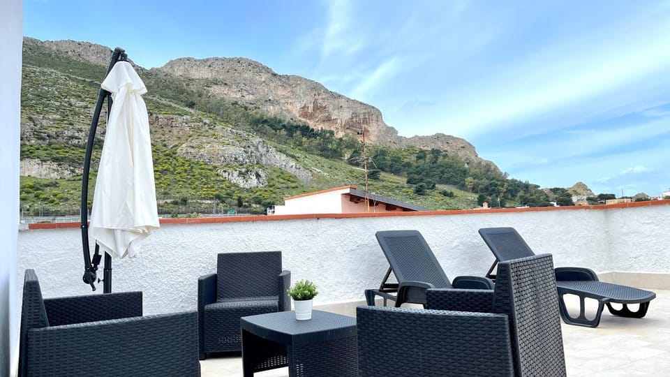 Balcony/Terrace, Mountain view