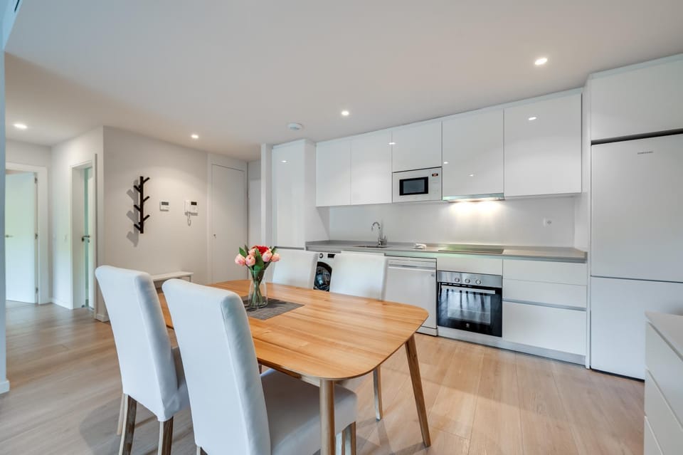 Kitchen or kitchenette, Dining area, dishwasher, oven, stove