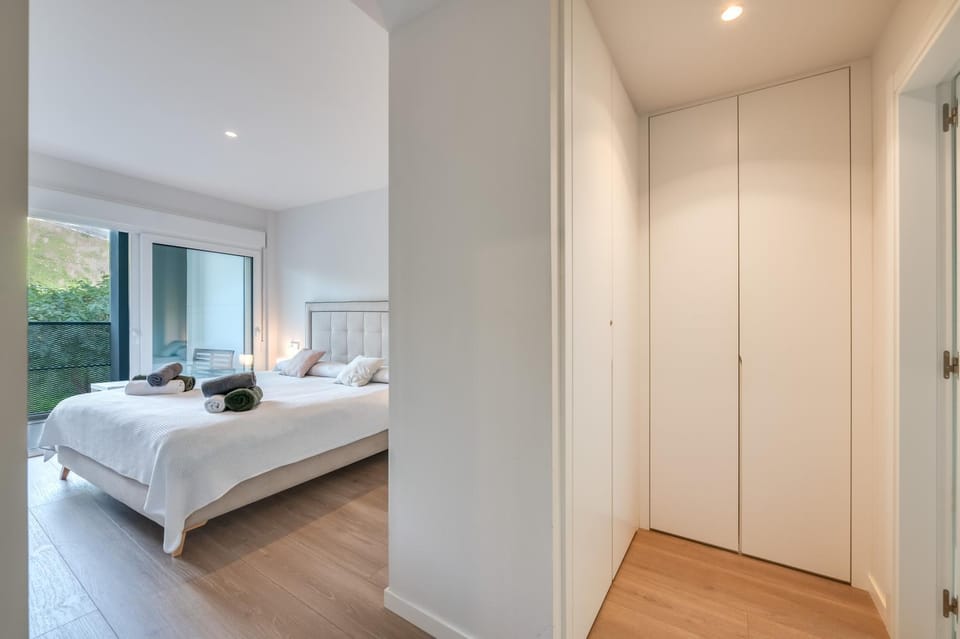 Bedroom, wardrobe