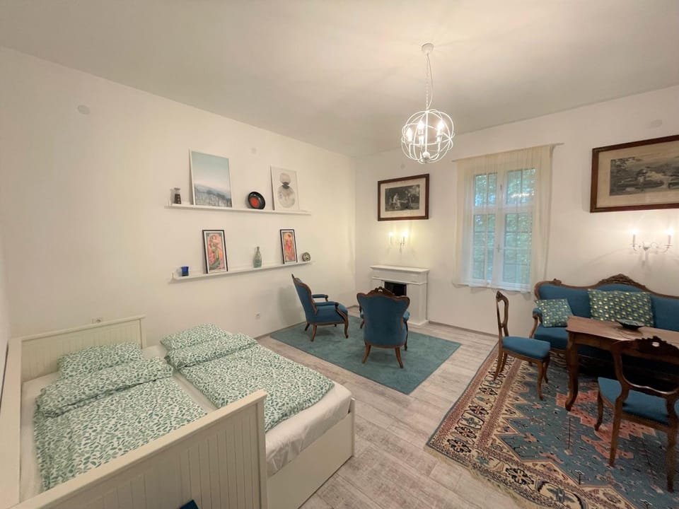 Property building, Photo of the whole room