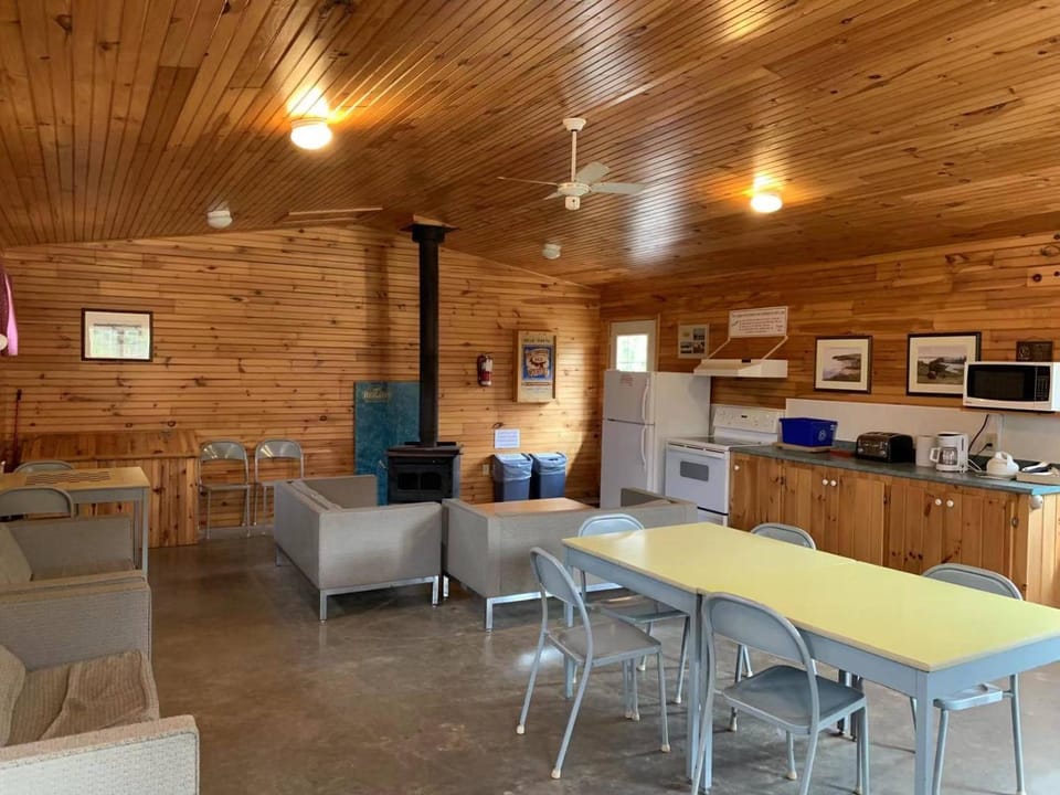 Restaurant/places to eat, Lounge or bar, Dining area