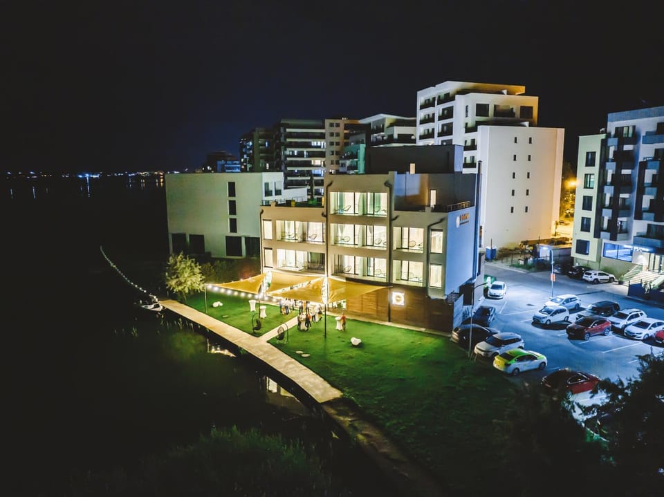 Property building, Restaurant/places to eat