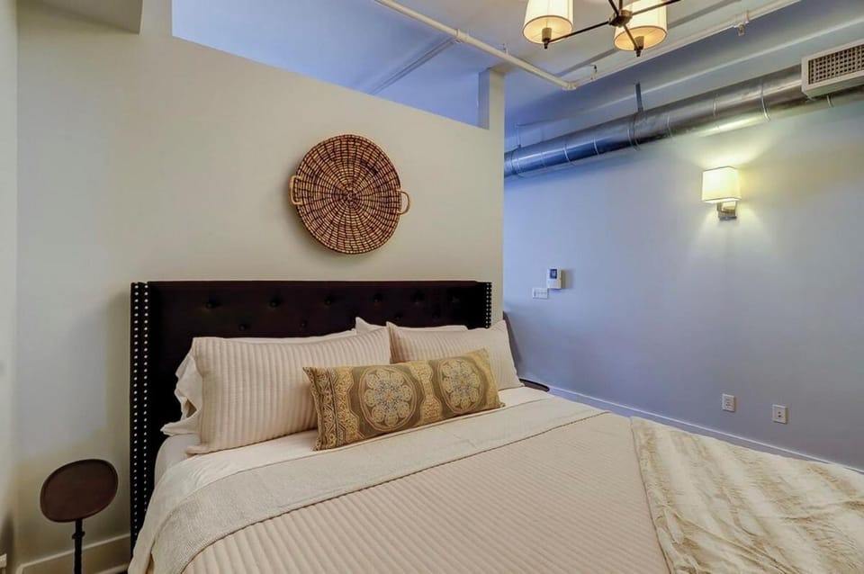 Old Towne Loft on Broughton -Steps to City Market Apartment in Savannah