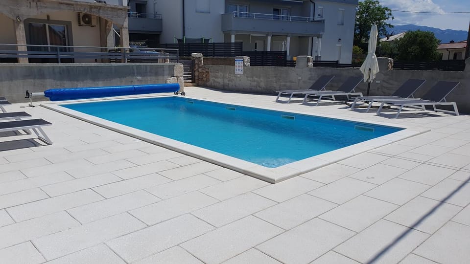 Day, Pool view, Swimming pool, sunbed