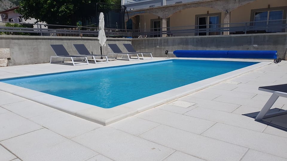 Day, Pool view, Swimming pool, sunbed