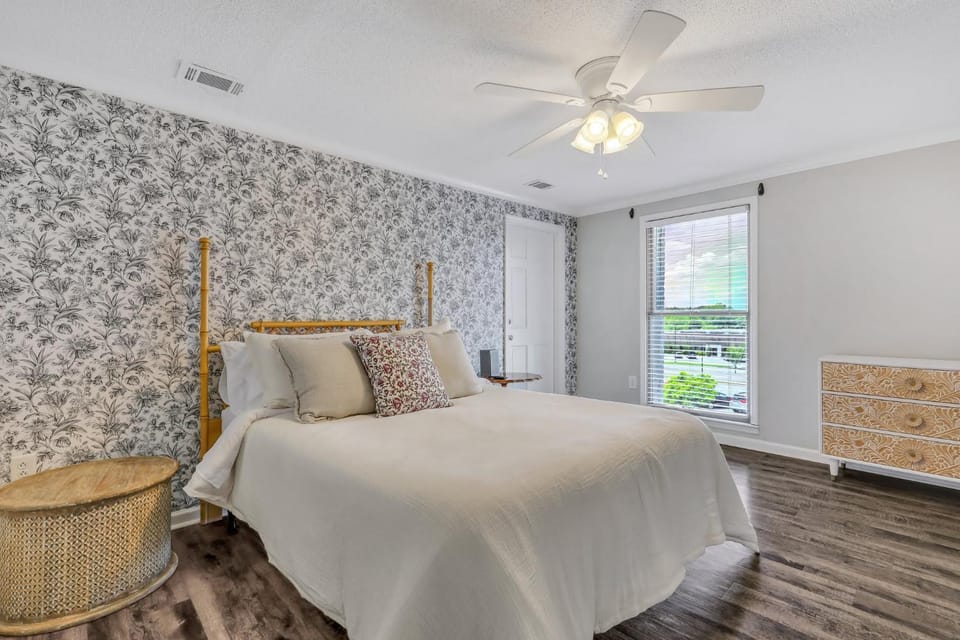 Penthouse Loft- Balcony Over Downtown Statesboro Apartment in Statesboro