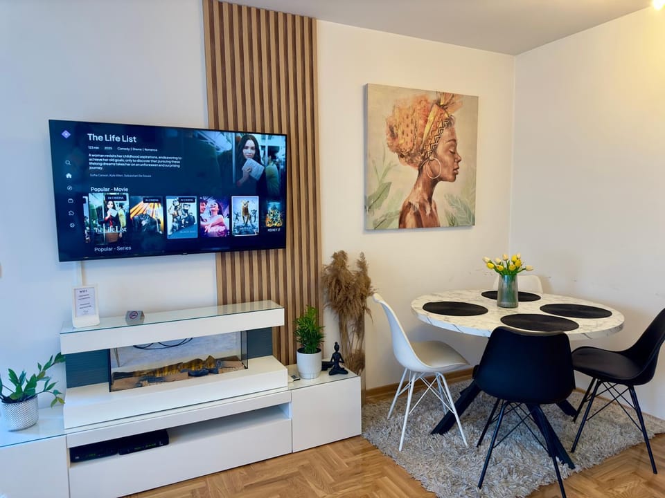 TV and multimedia, Dining area, Dinner