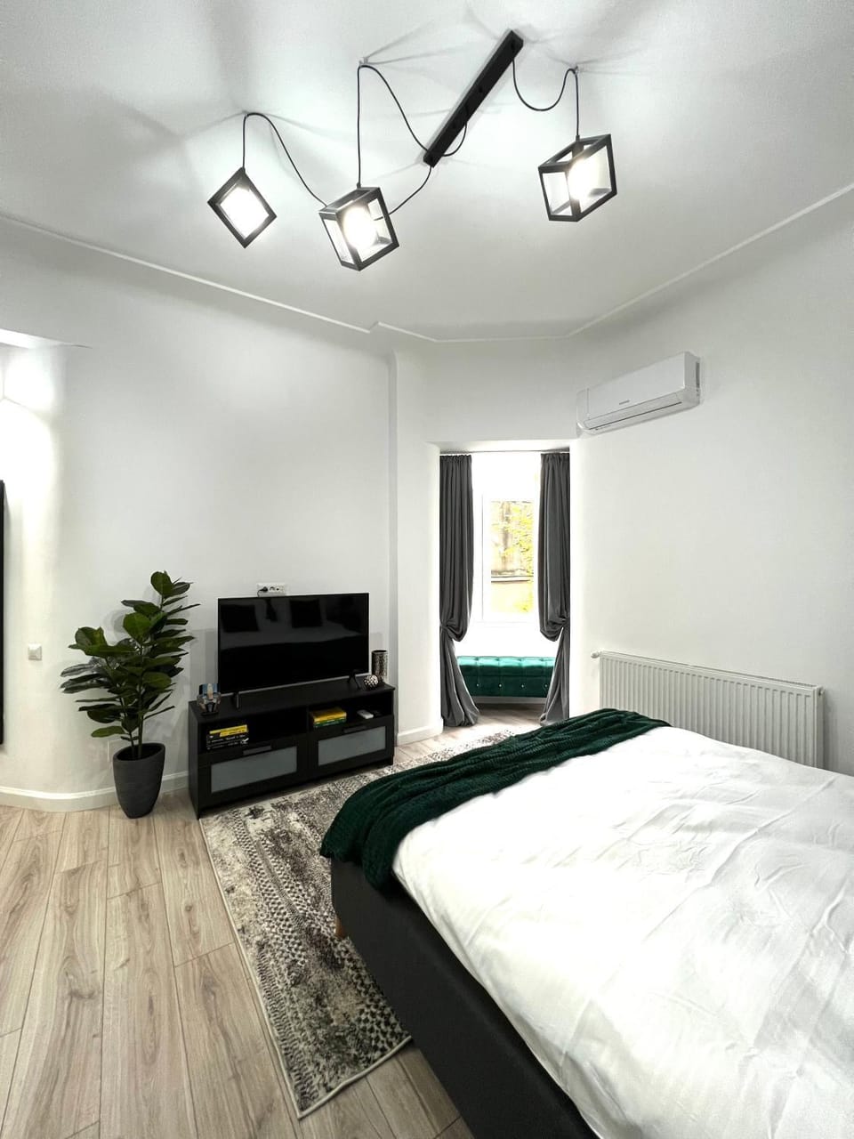TV and multimedia, Photo of the whole room, Seating area, Bedroom, internet, air conditioner