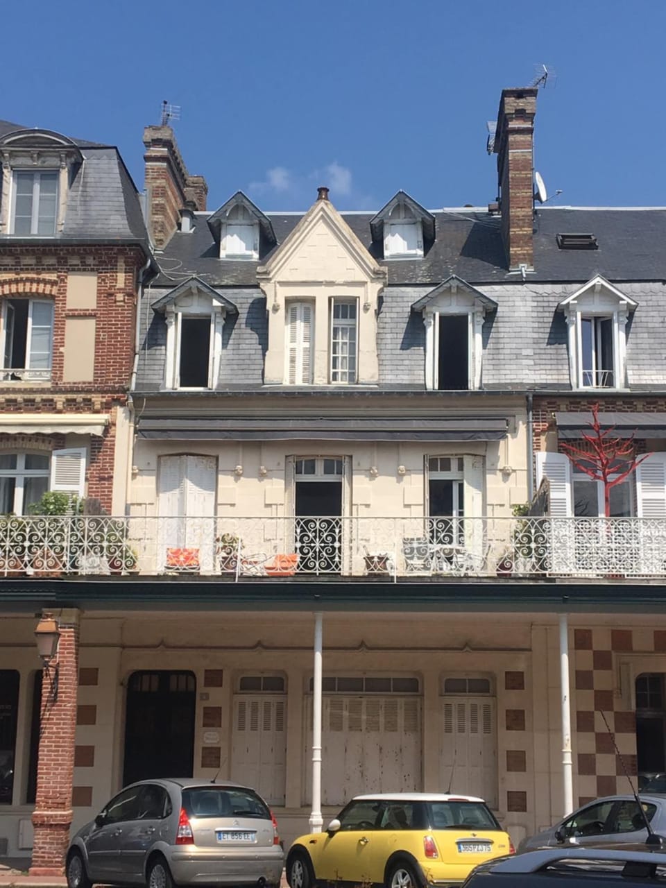 Facade/entrance