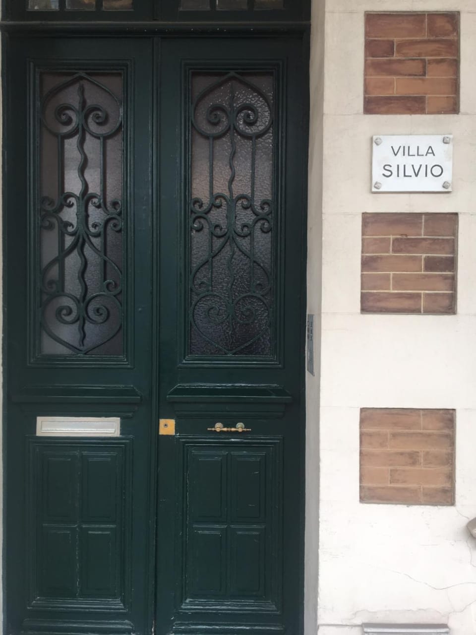 Facade/entrance