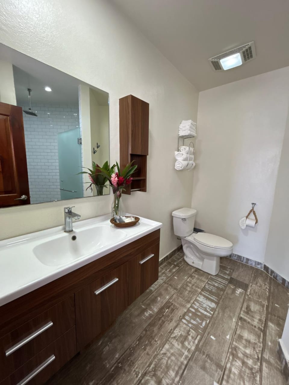 Brisas Del Mar Beach + Dive Resort Hotel in West End
