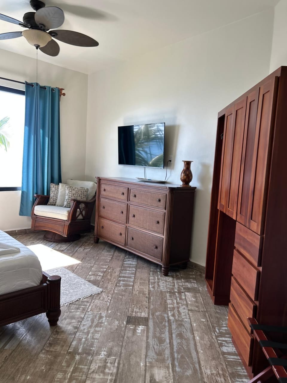Brisas Del Mar Beach + Dive Resort Hotel in West End