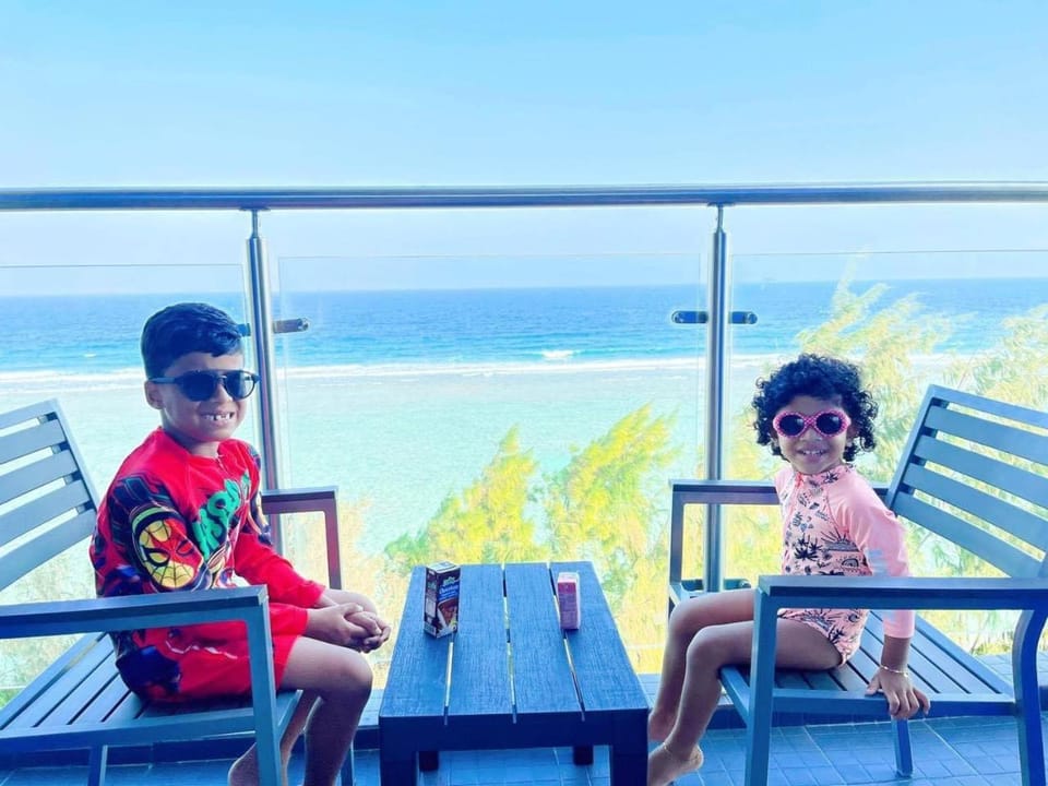 Sea view, children