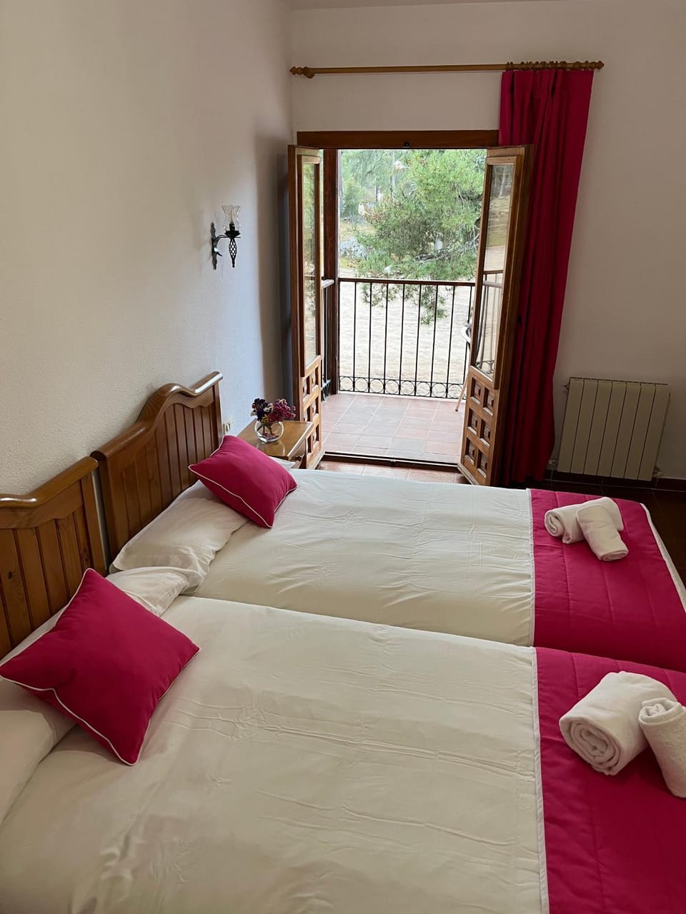 Hostal Ciudad Encantada Bed and Breakfast in Aragon