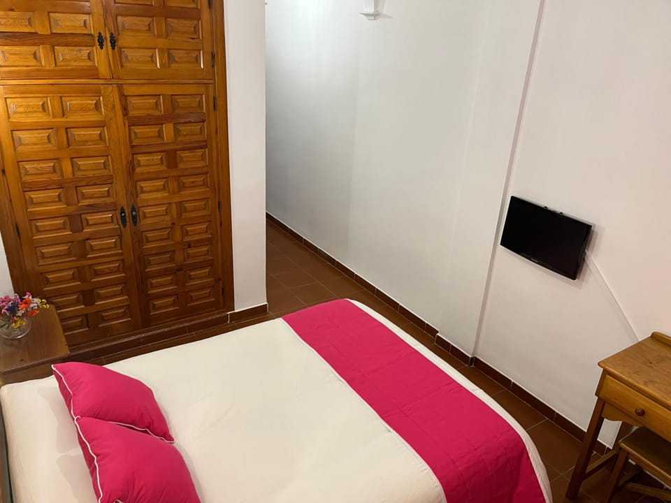 Hostal Ciudad Encantada Bed and Breakfast in Aragon