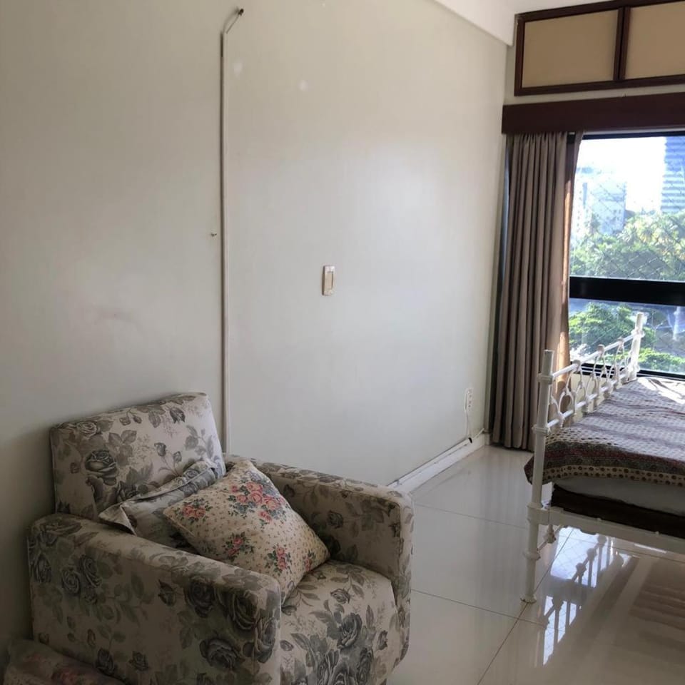 2/4 sala grande Ondina Apart Hotel Apartment in Salvador