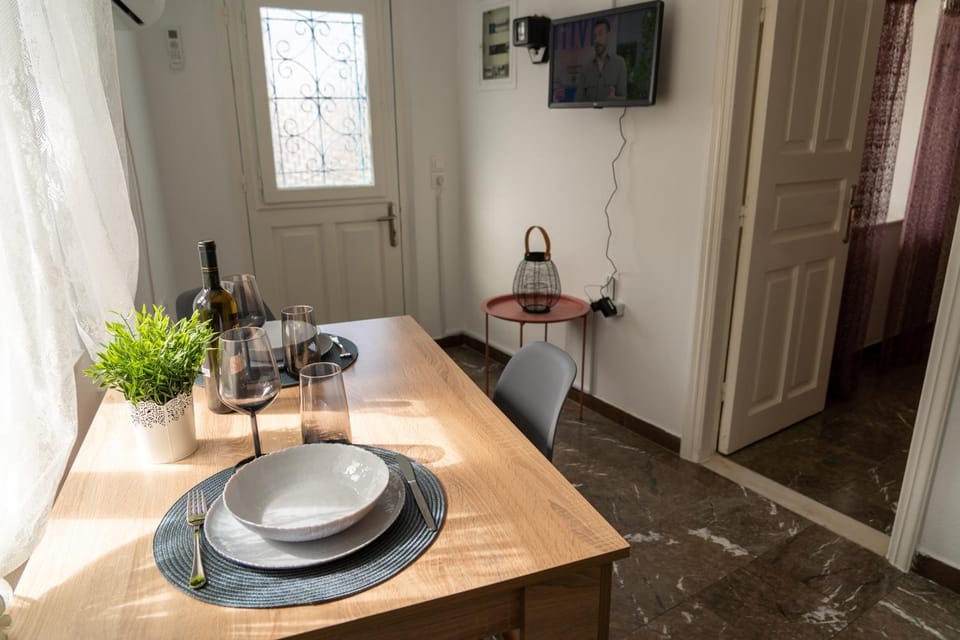 TV and multimedia, Kitchen or kitchenette, Dining area
