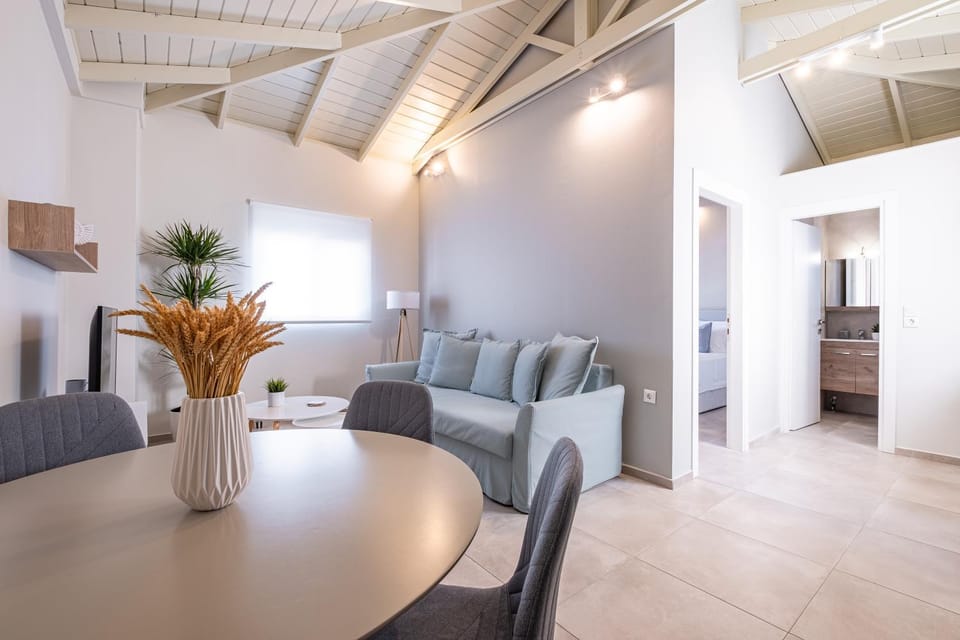 Kitchen or kitchenette, Living room, Seating area, Dining area