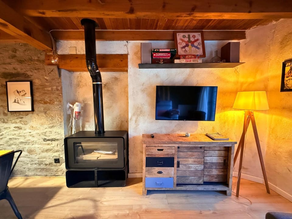 Living room, fireplace