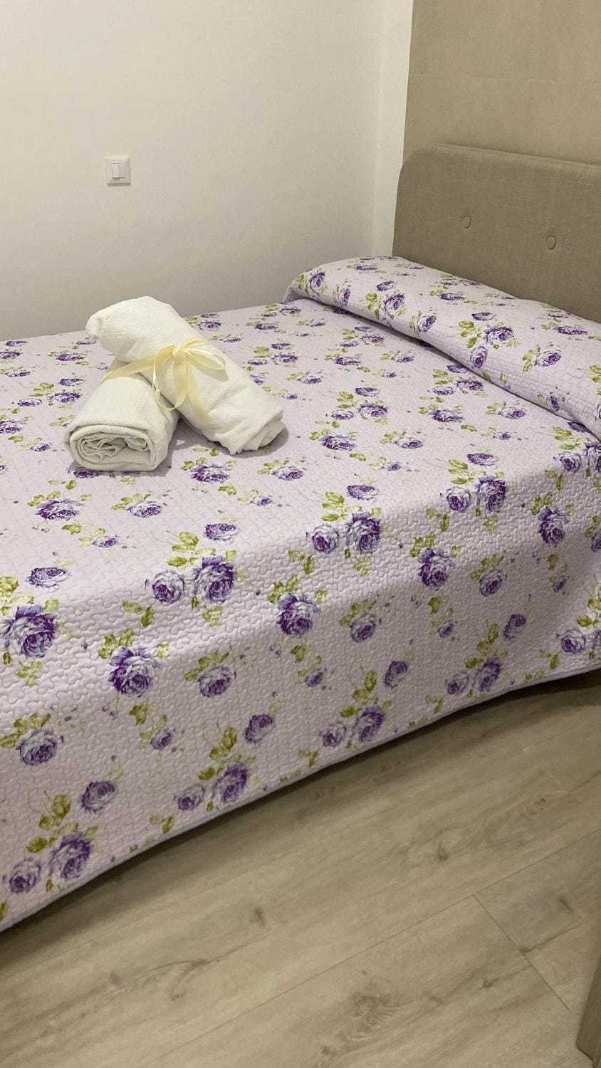 Photo of the whole room, Bedroom, towels