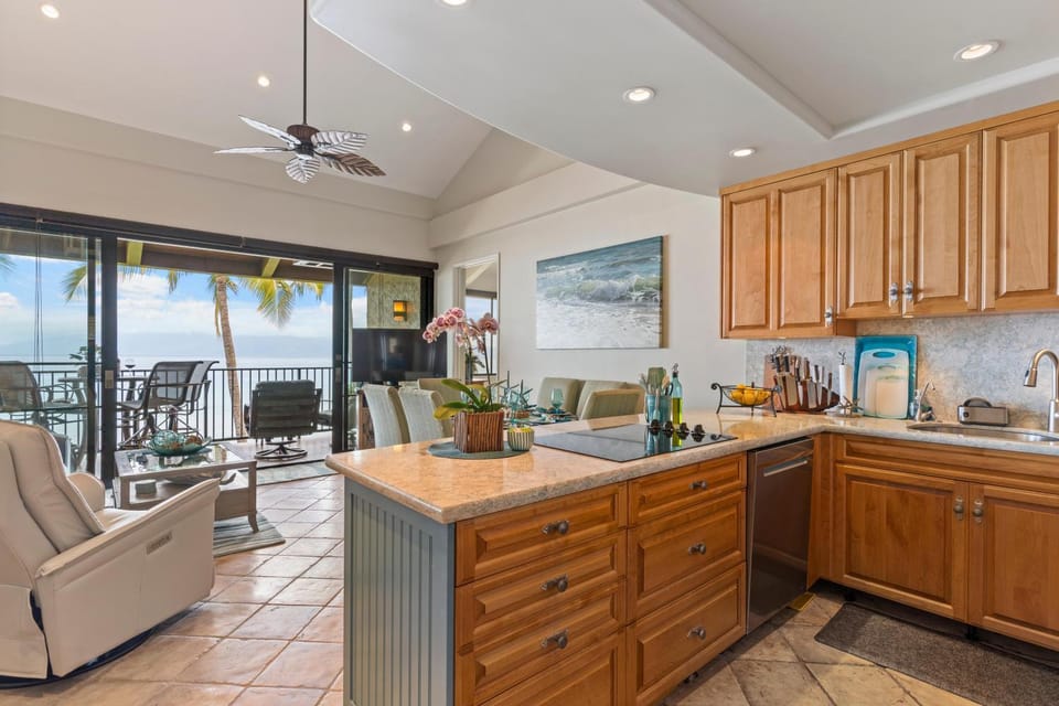 TV and multimedia, Kitchen or kitchenette, Living room, Dining area, dishwasher, stove