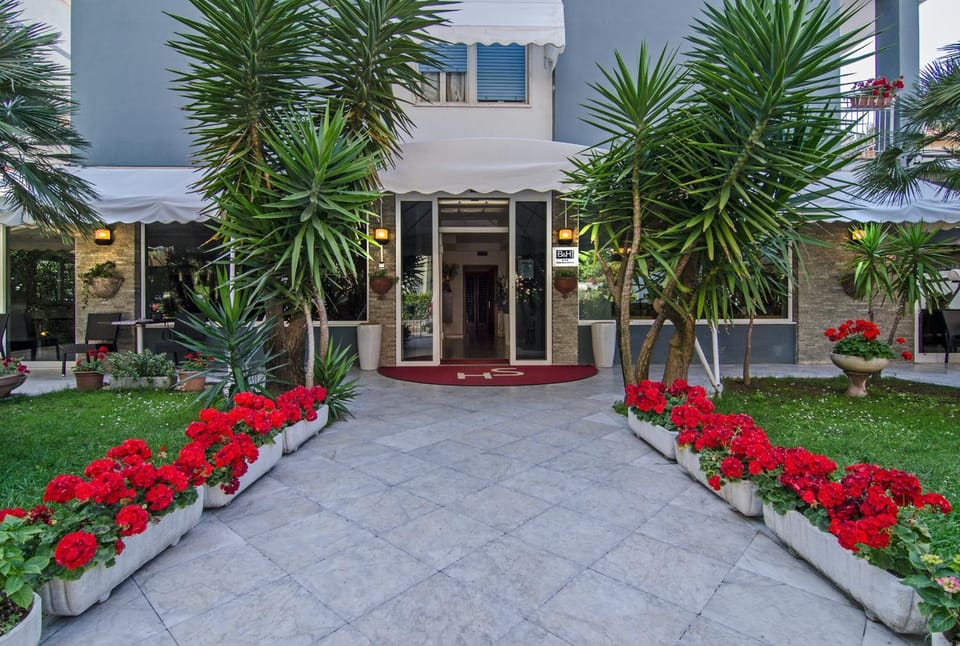 Facade/entrance, Garden, Garden view