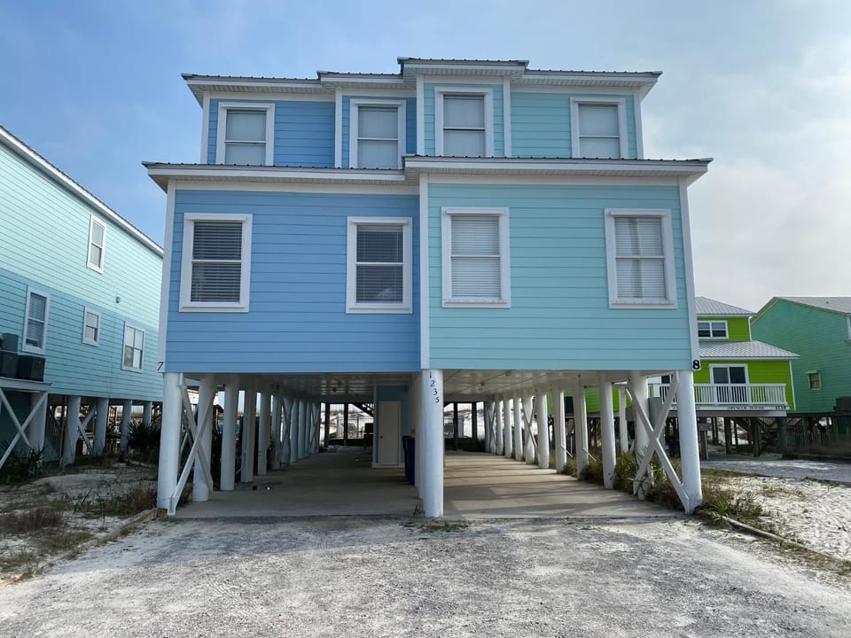 Property building, Day, Neighbourhood, Street view, Parking