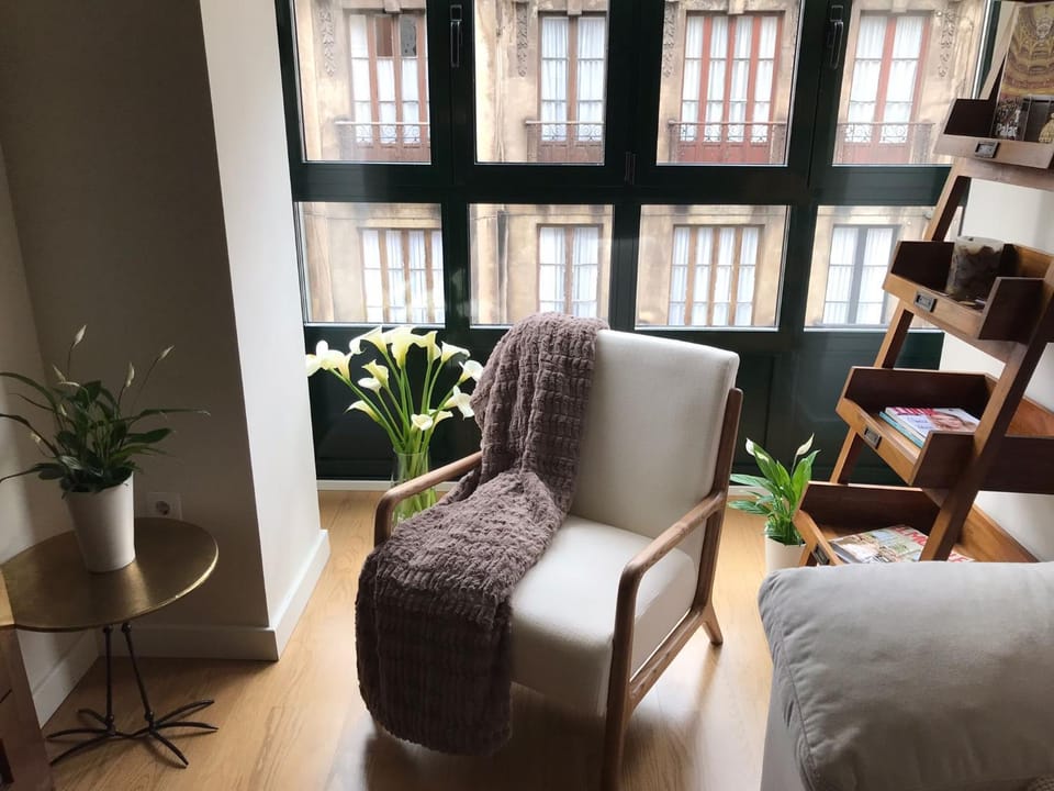 Apartamento Palacio Valdés, centro Avilés, con parking Apartment in Aviles