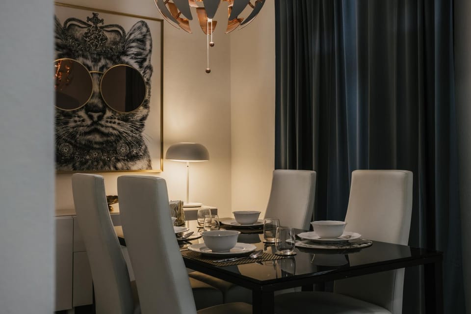 Dining area, Meals, babysiter