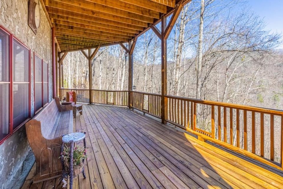 Birdie Ridge House in Qualla