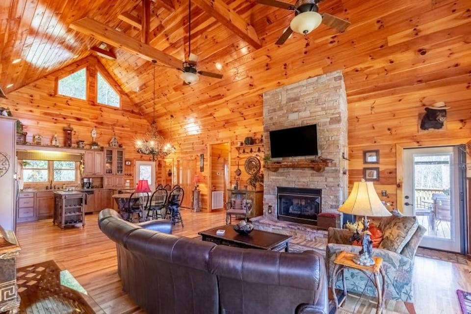Birdie Ridge House in Qualla