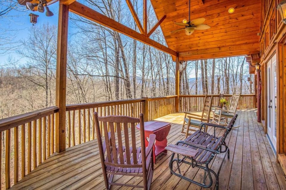 Birdie Ridge House in Qualla