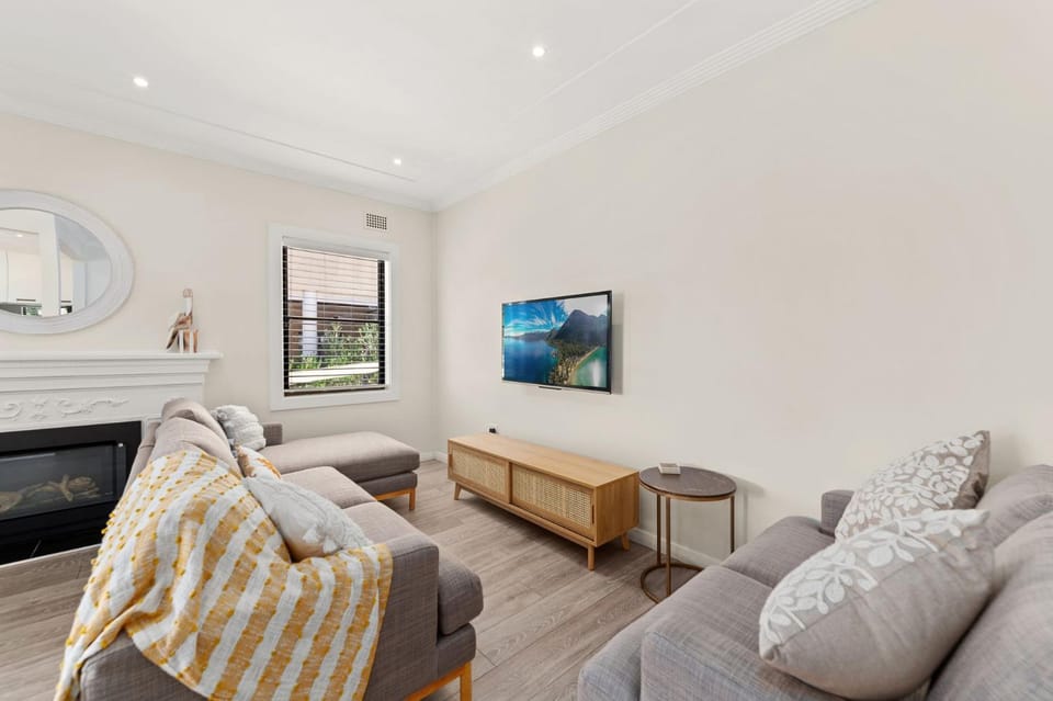 Moorooba Crescent 5 Nelson Bay House in Nelson Bay