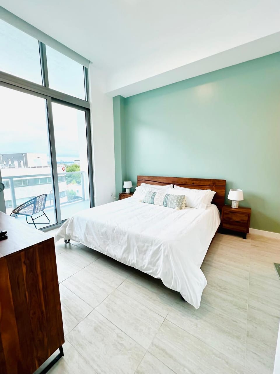 Sleek 2BD 2BA Condo In Miami Design District Apartment hotel in Miami