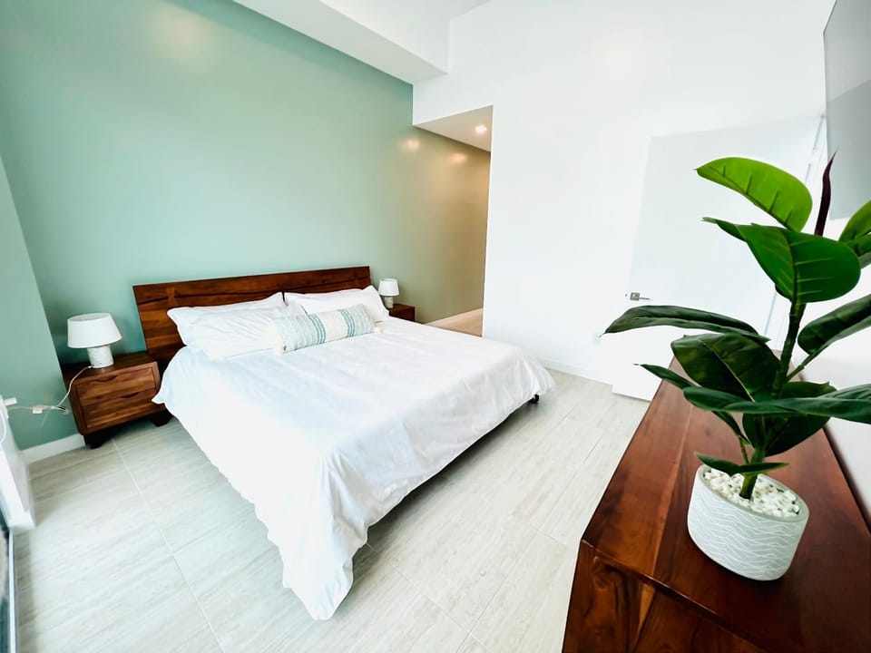 Sleek 2BD 2BA Condo In Miami Design District Apartment hotel in Miami