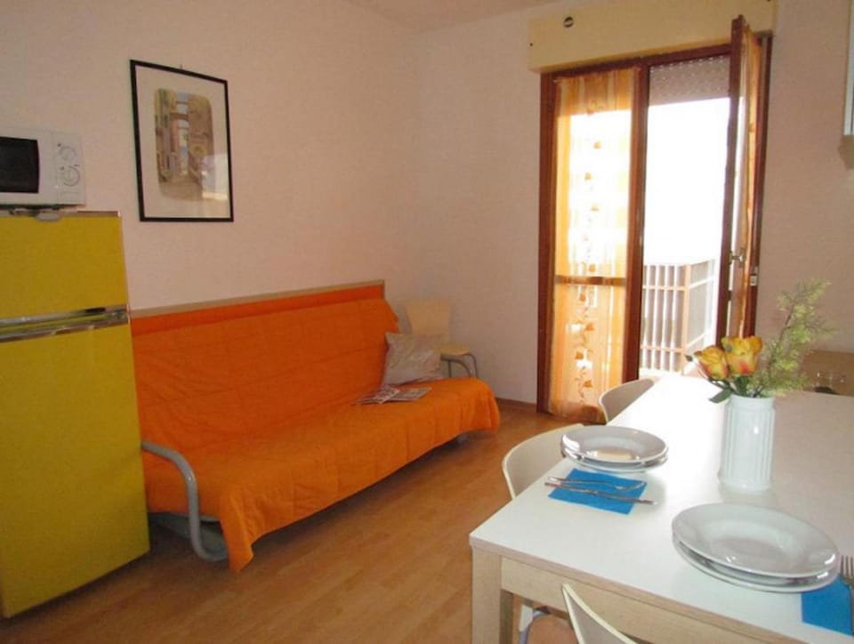 Living room, microwave, oven