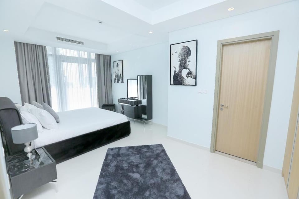 Paramount Midtown Luxury 2 Bedroom With Full Burj-Khalifa View Apartment in Dubai