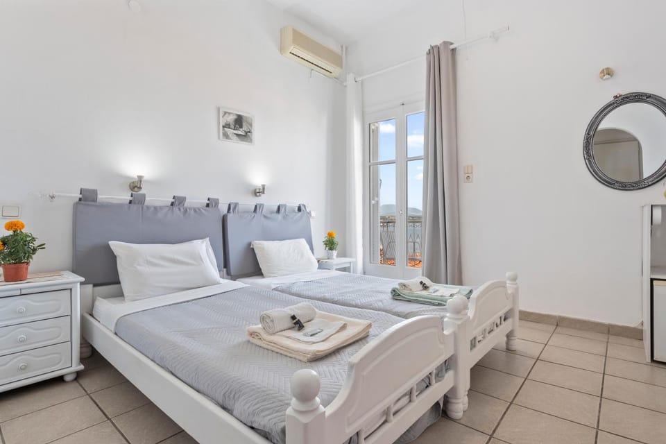 Bed, Bedroom, towels, air conditioner